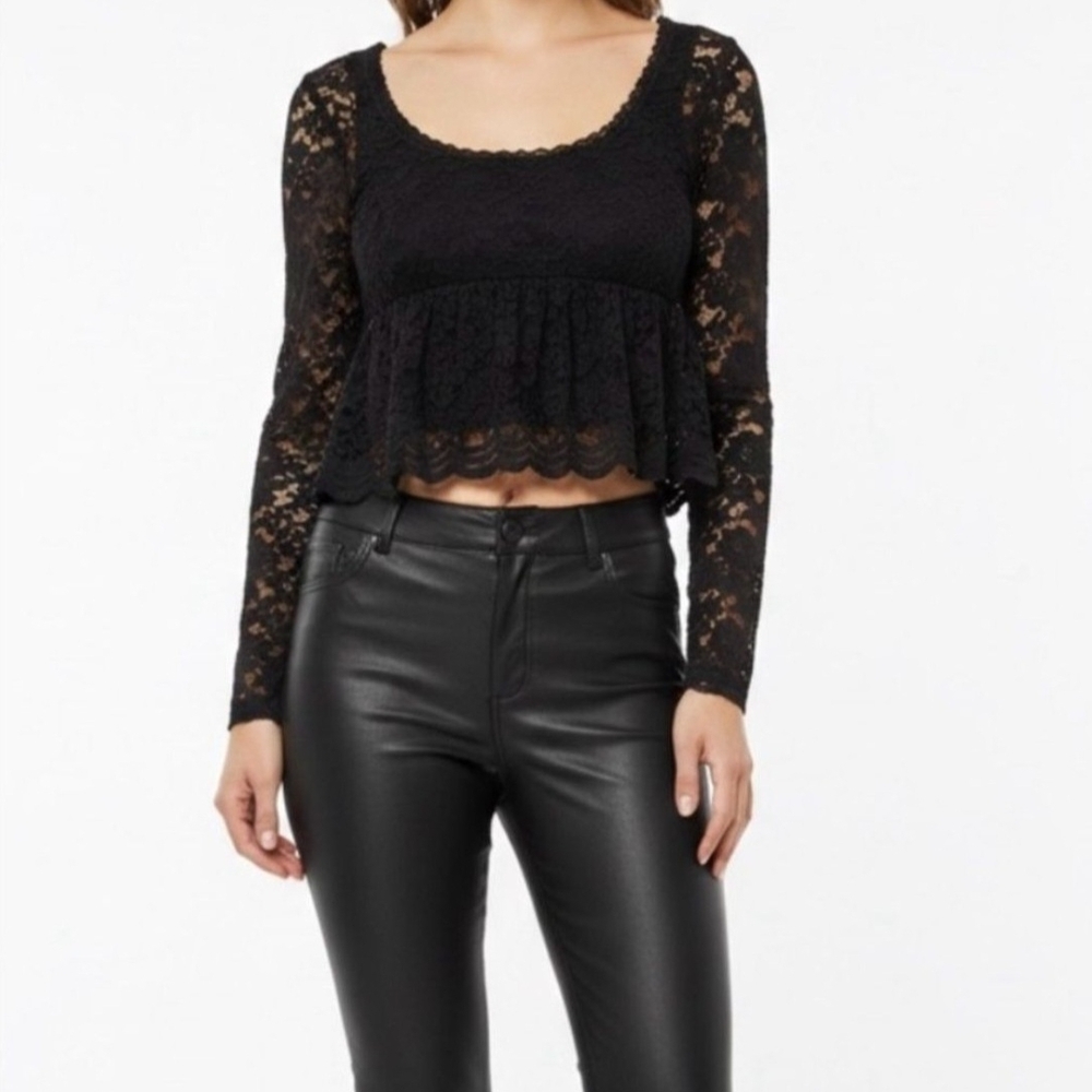 La Peche Black Lace Peplum Long-Sleeve Top. Size M